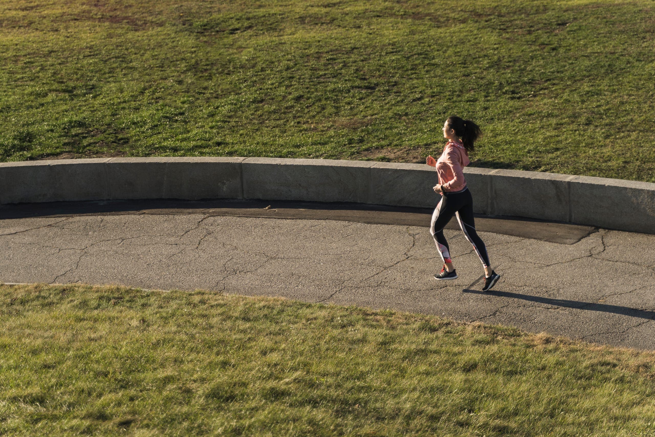 Armonia jogging lane winding through landscaped greenery